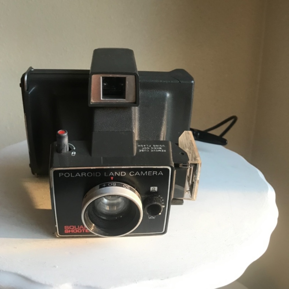 Vintage Polaroid Land Camera – Square Shooter